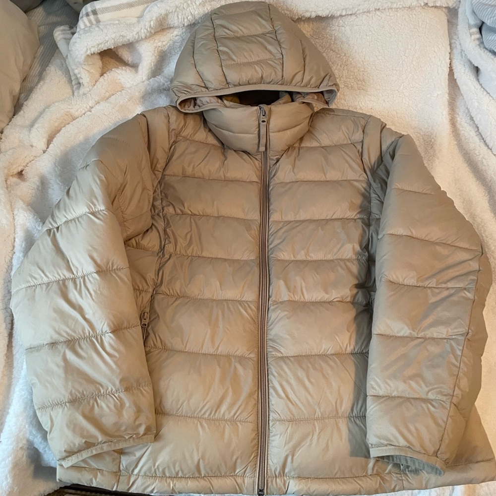 Abercrombie and Fitch lightweight packable puffer size large